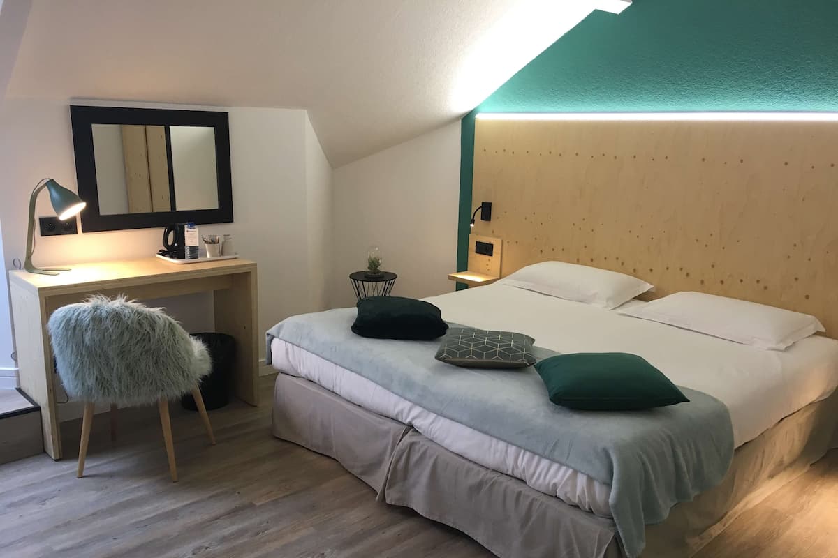 Family Room, 1 King Bed, Non Smoking | Premium bedding, desk, soundproofing, free cots/infant beds