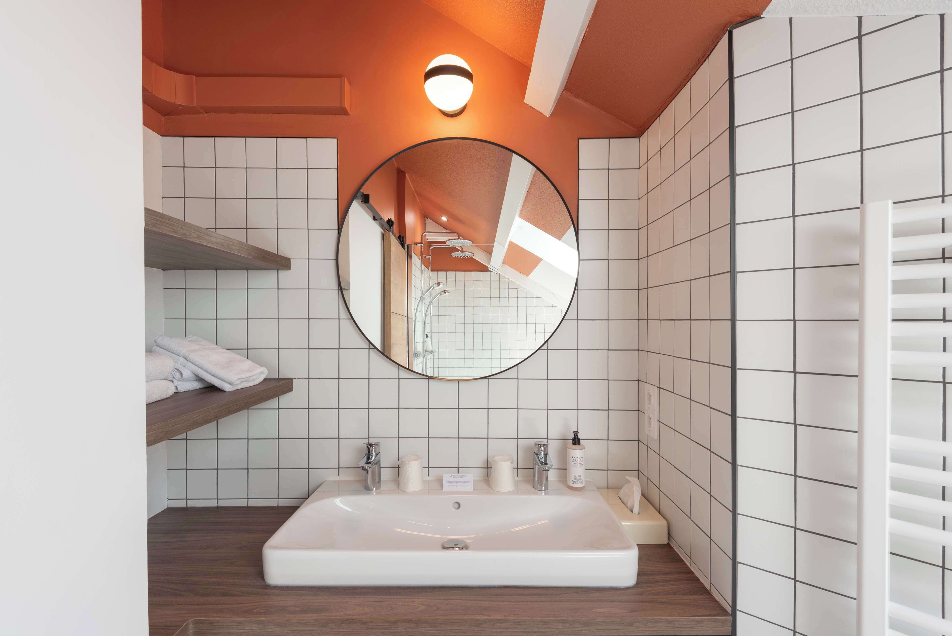 superior suite, 1 king bed, non smoking | bathroom | shower, free toiletries, hair dryer, towels