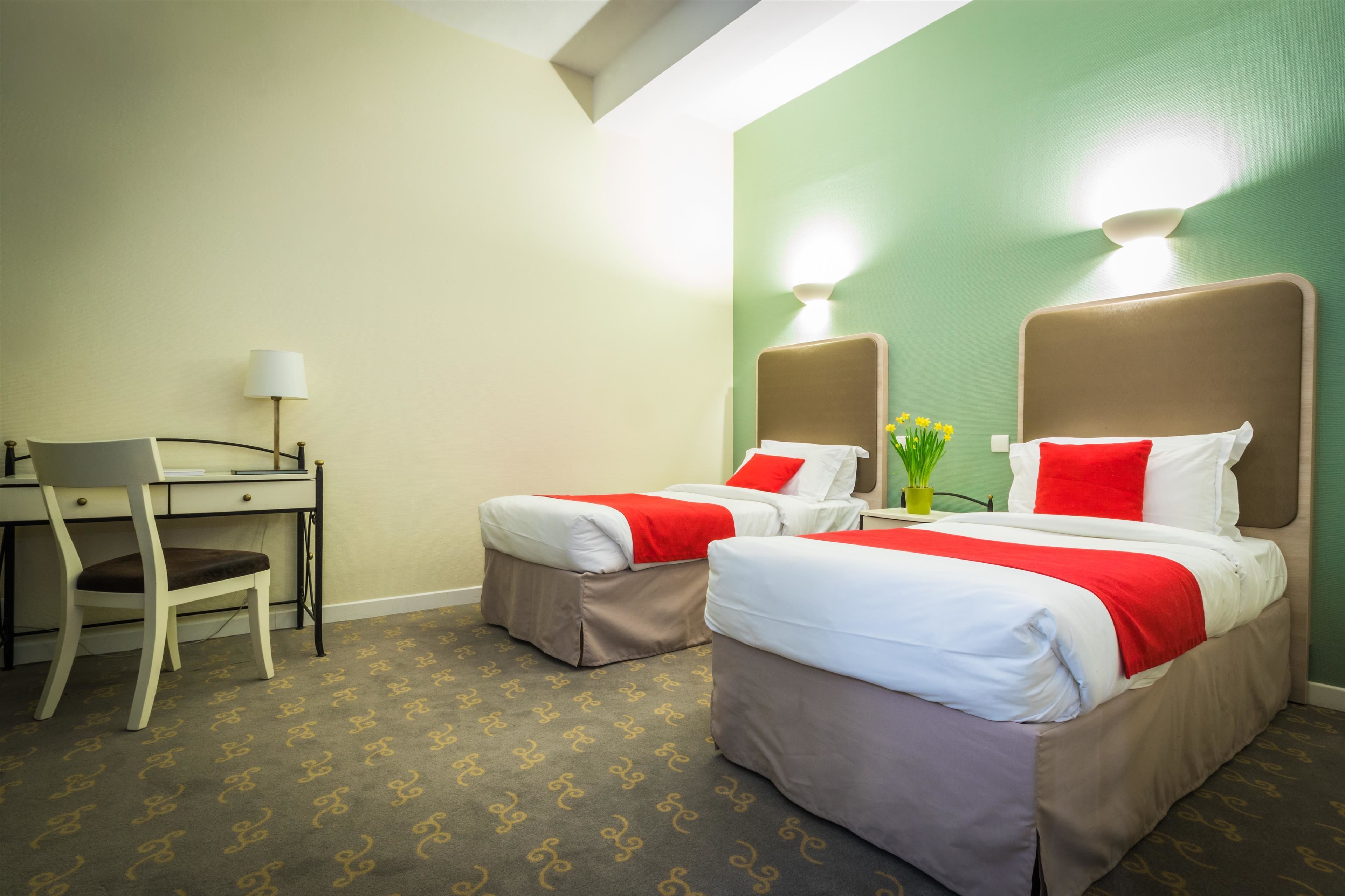 superior room, 2 single beds, non smoking | in-room safe, desk, laptop workspace, soundproofing
