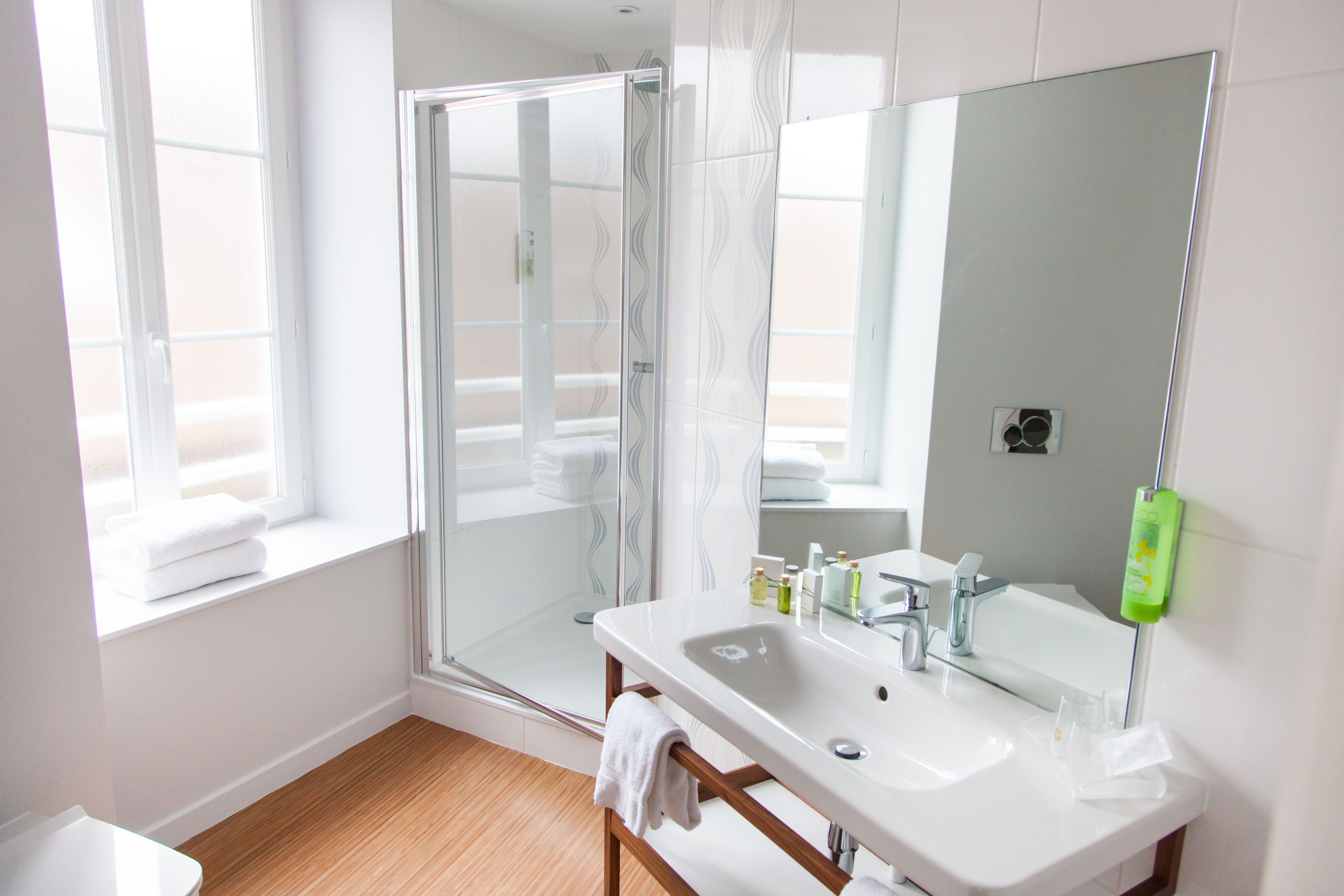 Superior kamer, 2 eenpersoonsbedden, niet-roken | Badkamer | Een haardroger, handdoeken