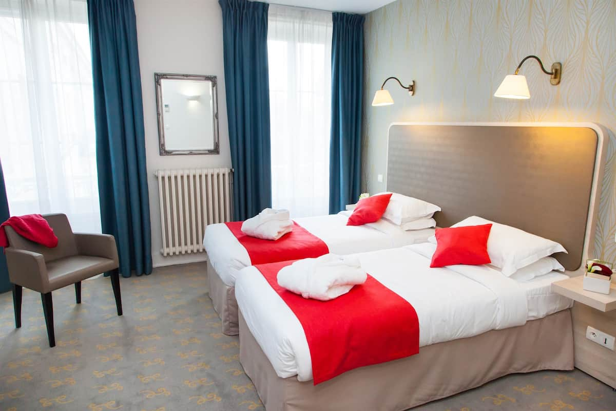 Superior Room, 2 Single Beds, Non Smoking | In-room safe, desk, laptop workspace, soundproofing