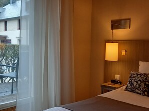 Standard Room, 1 King Bed, Balcony | In-room safe, desk, soundproofing, iron/ironing board - Mercure Dinan Port Le Jerzual (Lanvallay)