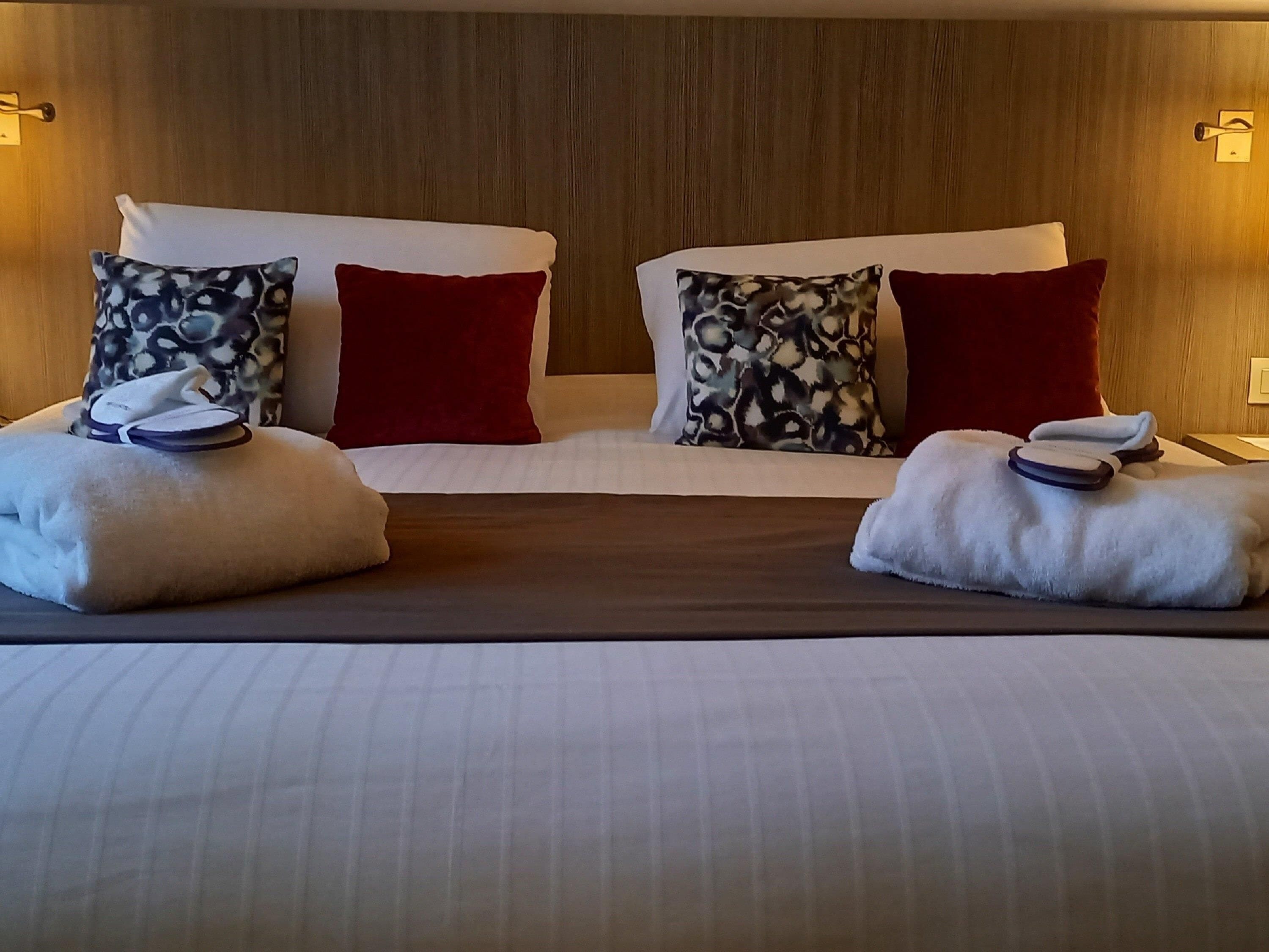 Privilege, Kamer, 1 kingsize bed met slaapbank | Een kluis op de kamer, een bureau, geluiddichte muren