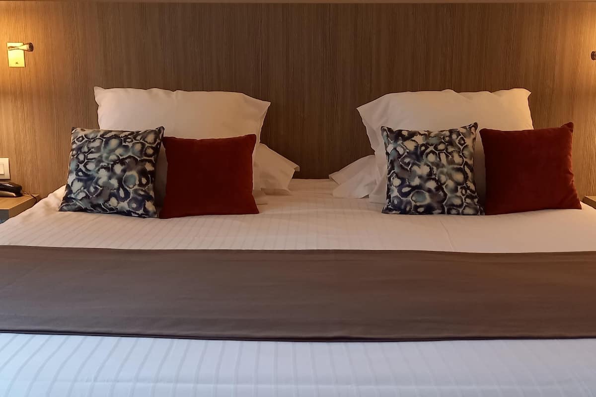 Standard Room, 1 King Bed, Balcony | In-room safe, desk, soundproofing, iron/ironing board