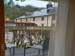 Standard Room, 1 King Bed, Balcony