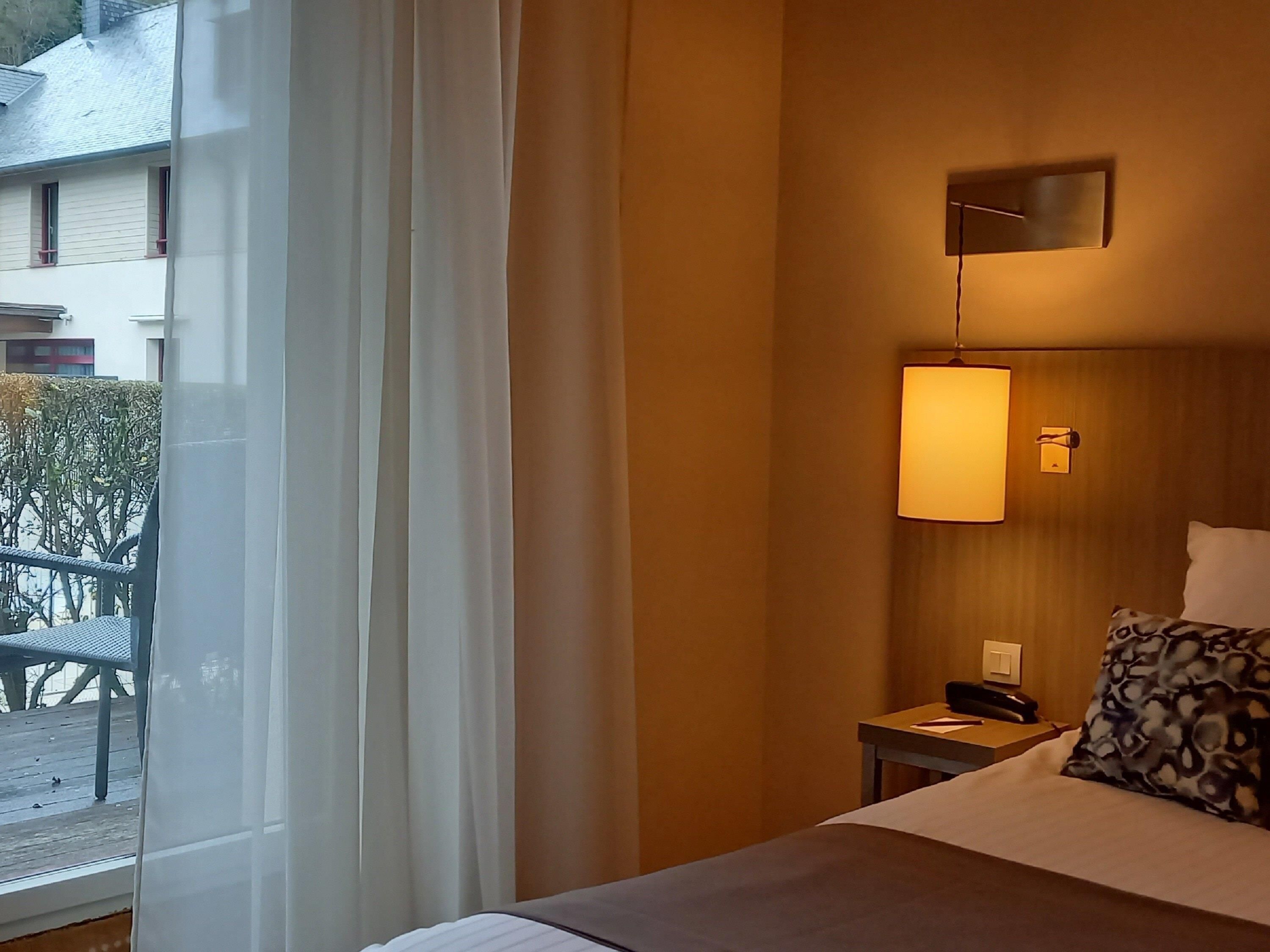 Standardzimmer, 1 King-Bett, Balkon | Zimmersafe, Schreibtisch, schallisolierte Zimmer, Bügeleisen/Bügelbrett
