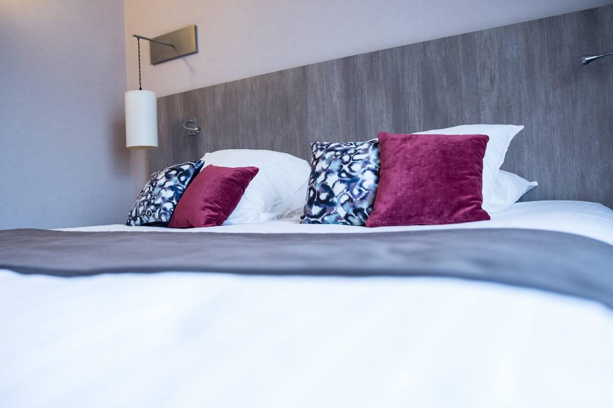 in-room safe, desk, soundproofing, iron/ironing board