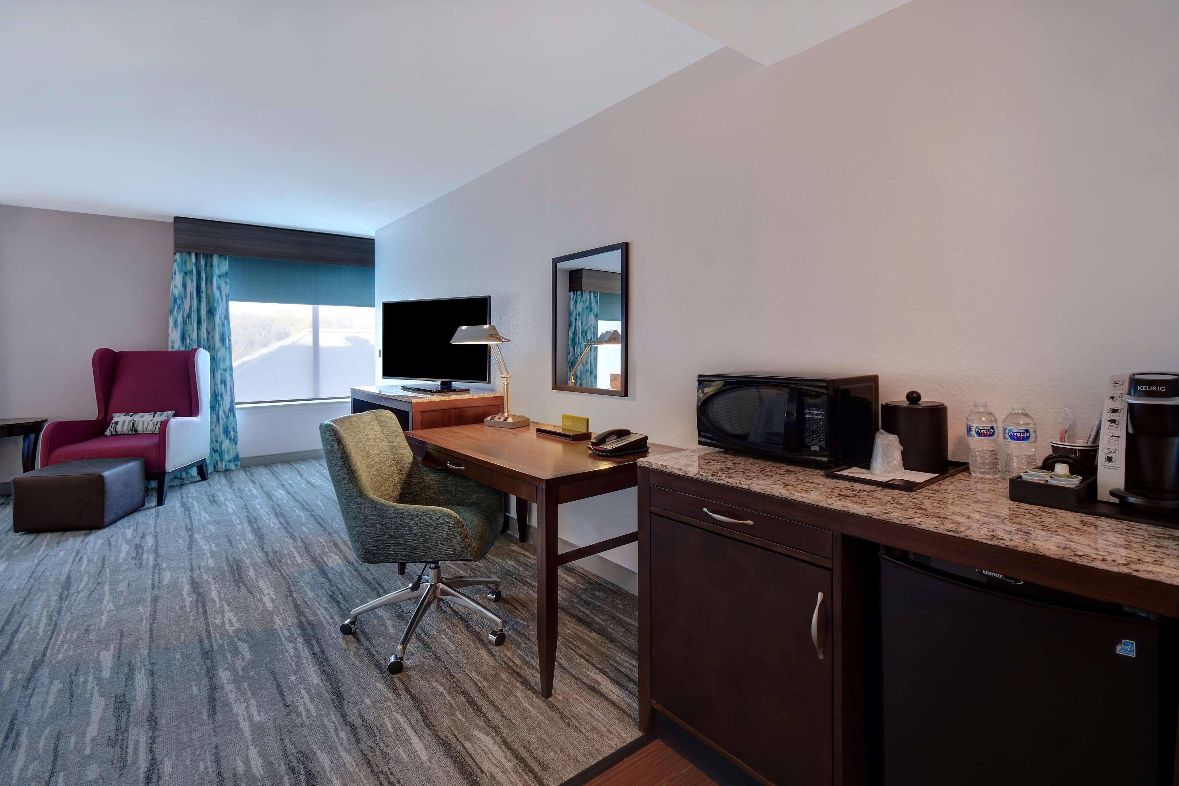 egyptian cotton sheets, premium bedding, in-room safe, desk