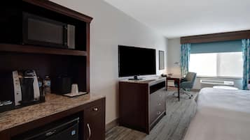 Egyptian cotton sheets, premium bedding, in-room safe, desk