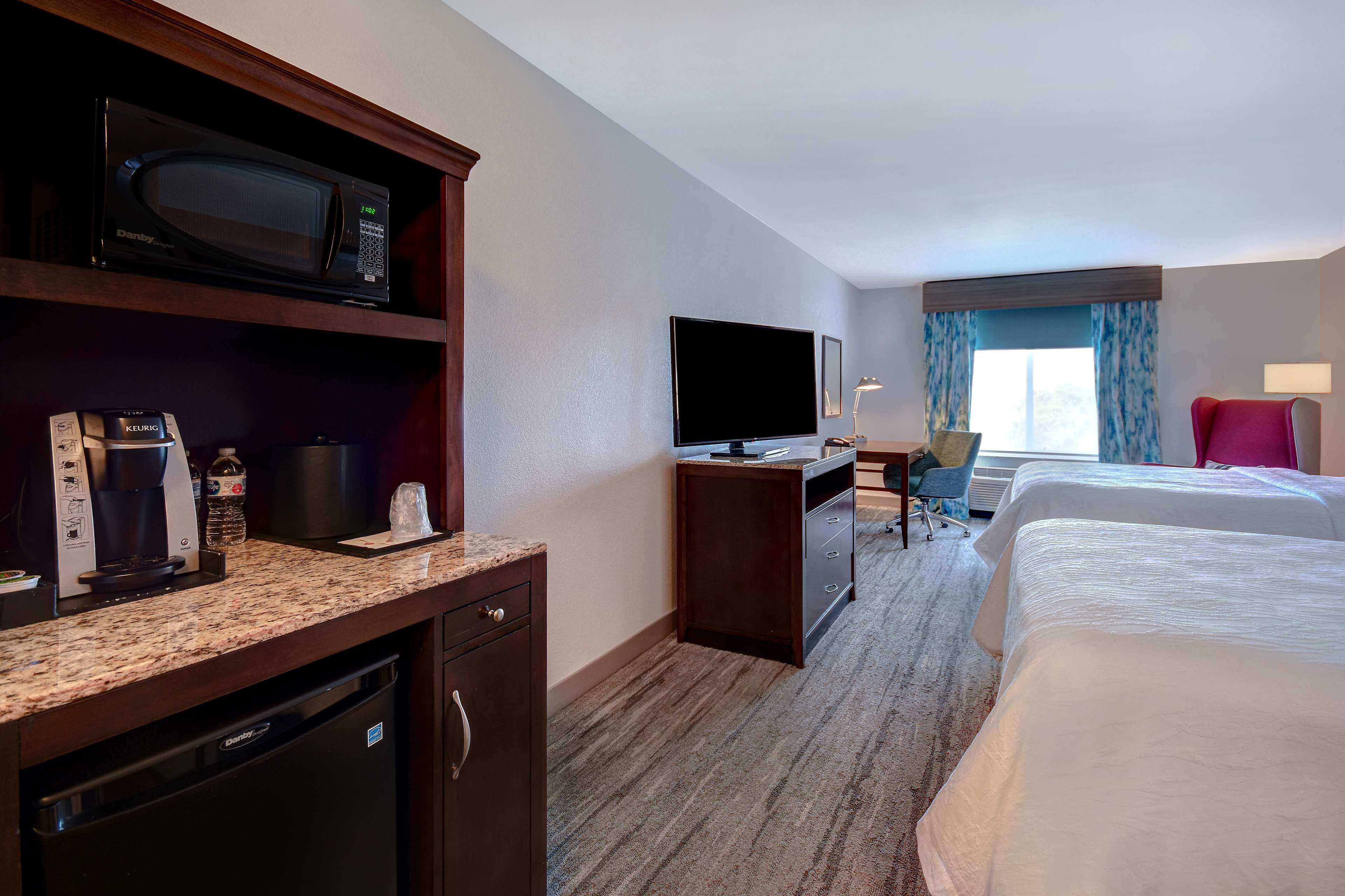 egyptian cotton sheets, premium bedding, in-room safe, desk