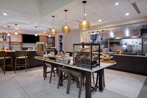 Daily cooked-to-order breakfast (USD 15.95 per person)