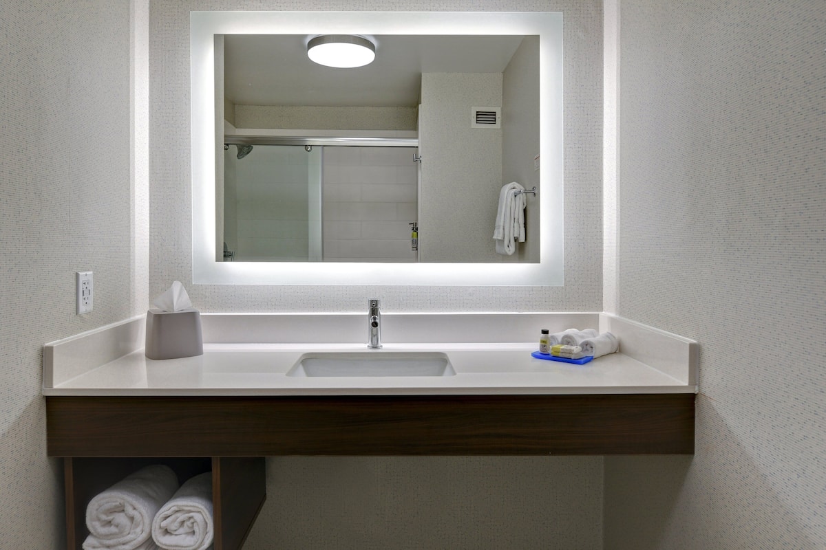 In-room safe, desk, iron/ironing board, free cots/infant beds