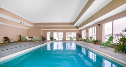 Days Inn & Suites by Wyndham Cuba