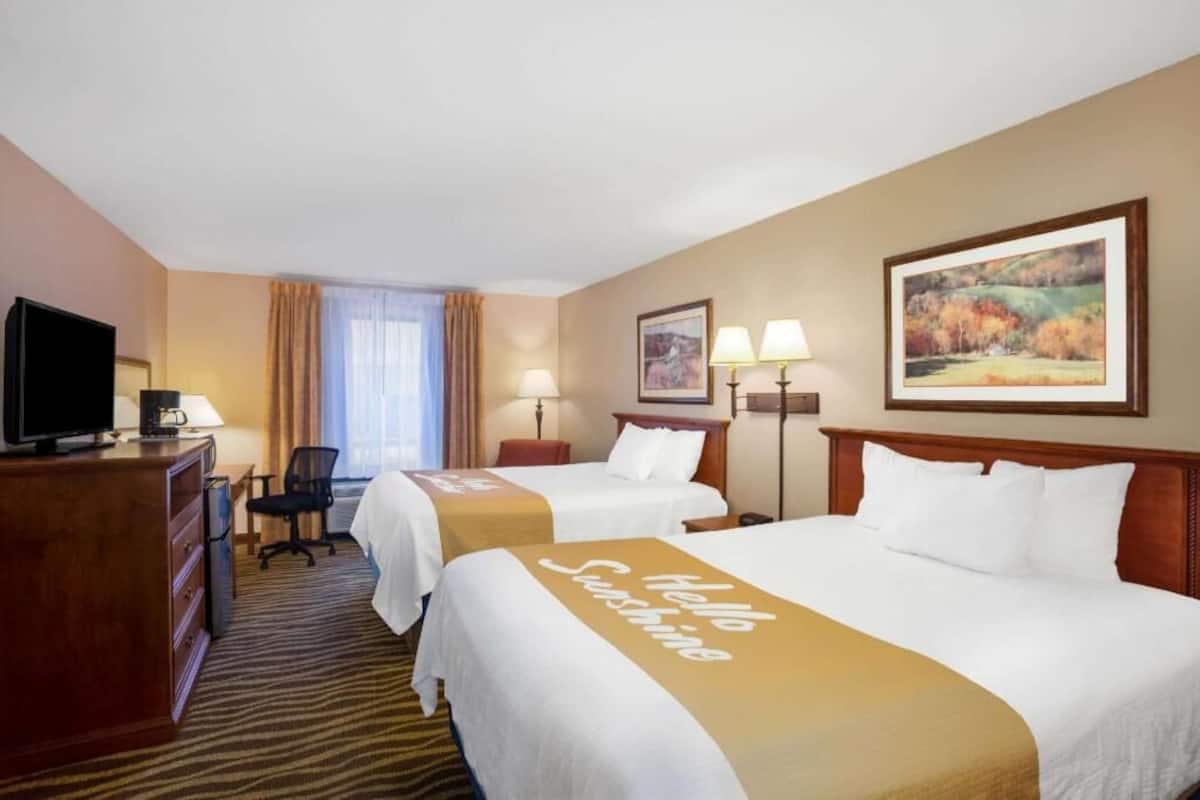 Literie de qualité supérieure, bureau, fer et planche à repasser