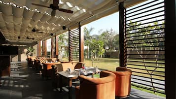 2 restaurants, breakfast, lunch, dinner served; international cuisine