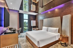 Ropa de cama hipoalergénica, minibar, caja fuerte y escritorio