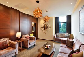 Suite | 1 bedroom, hypo-allergenic bedding, minibar, in-room safe