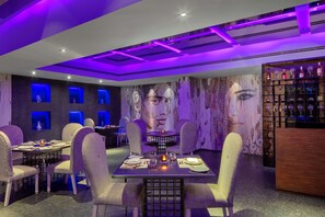 2 restaurants, breakfast, lunch, dinner served; international cuisine