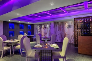 2 restaurants, breakfast, lunch, dinner served; international cuisine