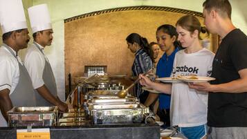 2 Restaurants, Frühstück, Mittagessen, Abendessen, internationale Küche