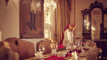 Päivittäinen täysi aamiainen (2500 INR per henkilö)