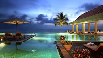 3 outdoor pools, pool umbrellas, pool loungers