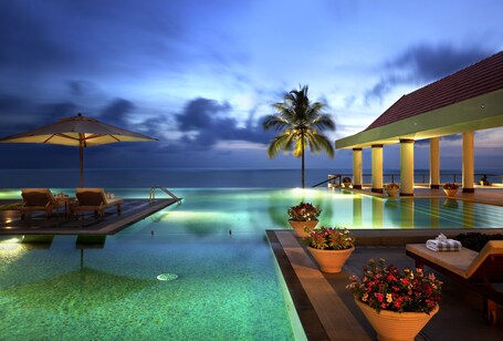 Infinity pool