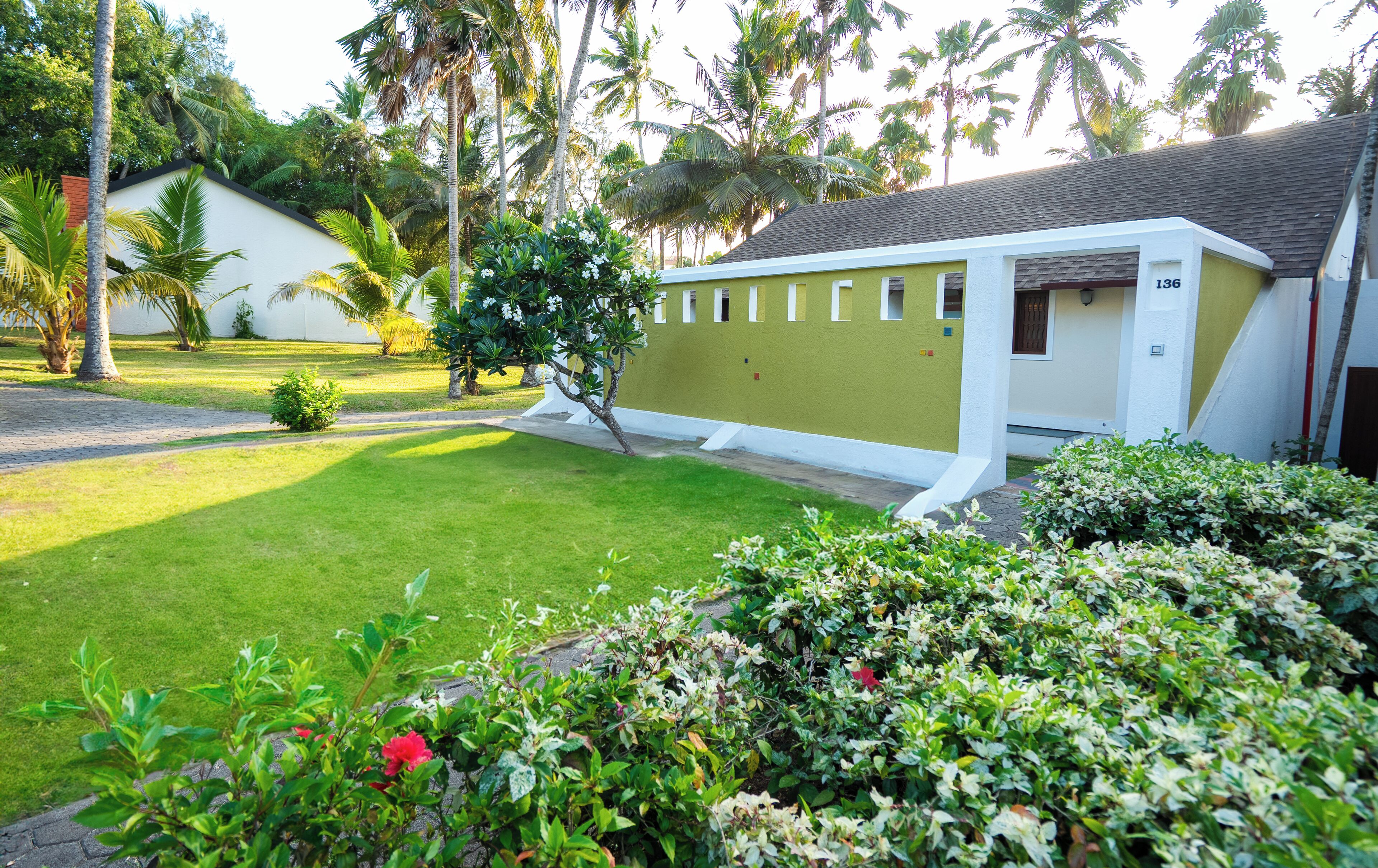 villa, garden view | garden view