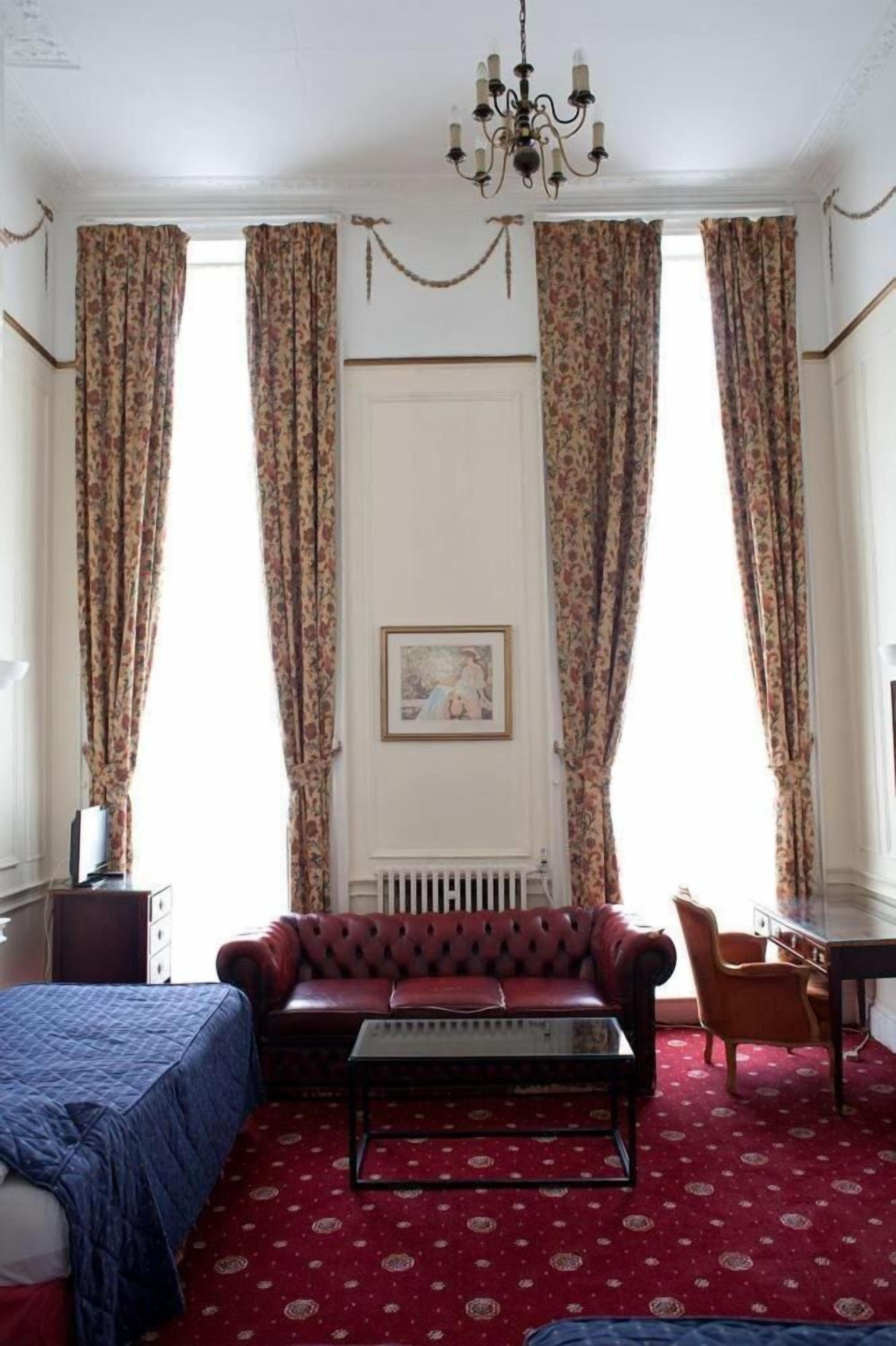 Skrivebord, strygejern/strygebræt, gratis Wi-Fi, sengetøj