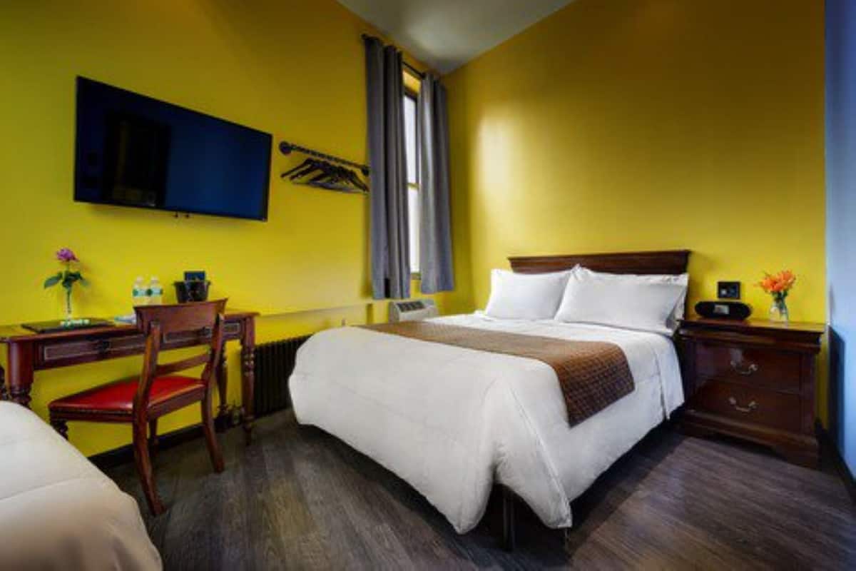 Habitación triple estándar | Sábanas de algodón egipcio y ropa de cama de alta calidad