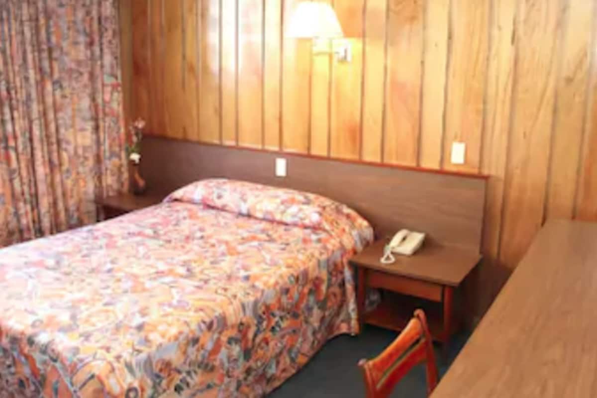 Standard Room, 1 Double Bed | Free WiFi, bed sheets