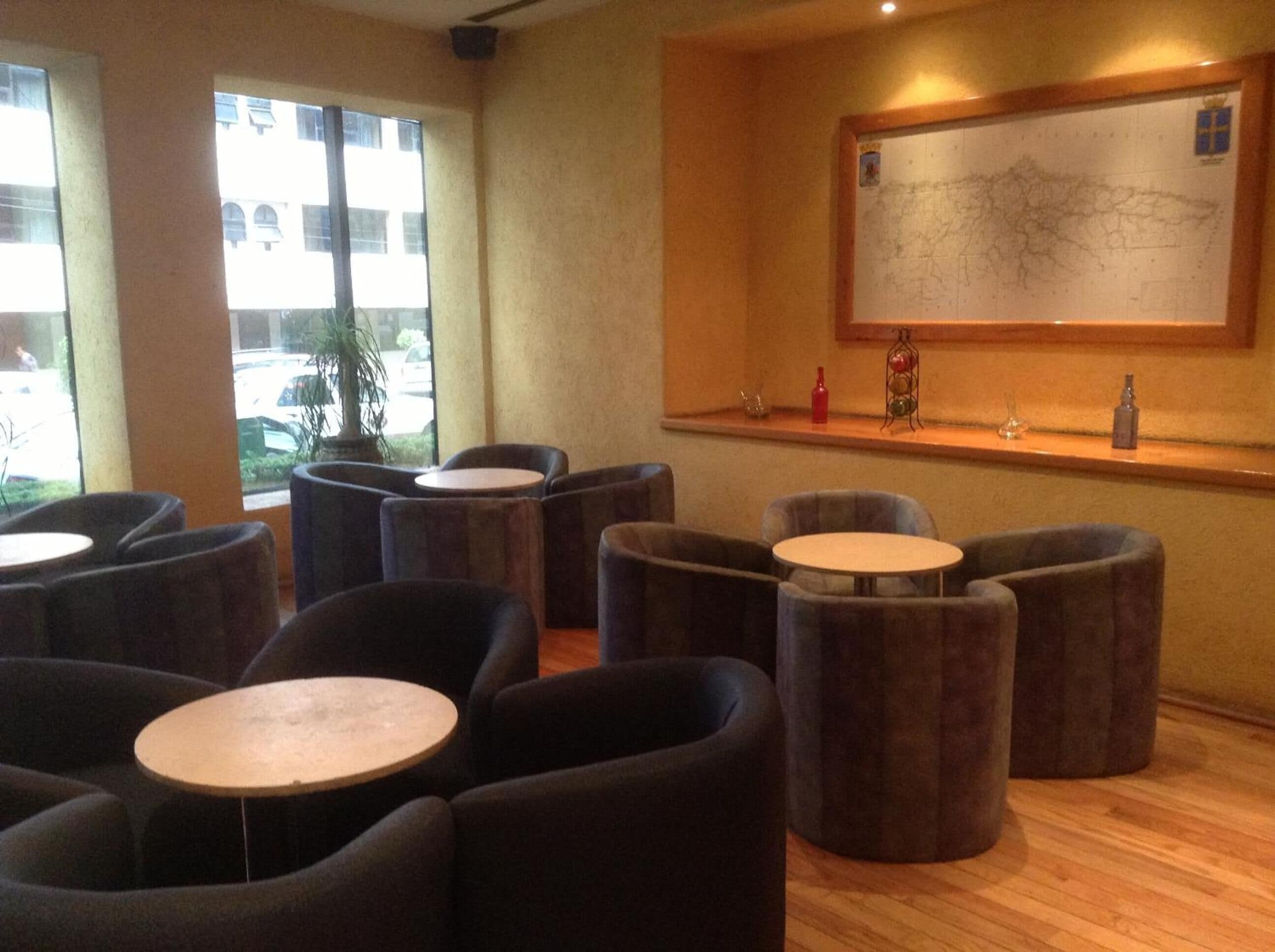 供应早餐和午餐，国际美食