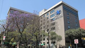 A modern hotel building with a sign reading "Hotel Bristol." - Bristol Hotel (Mexico City)