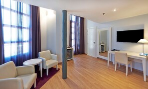 Ropa de cama de alta calidad y minibar 