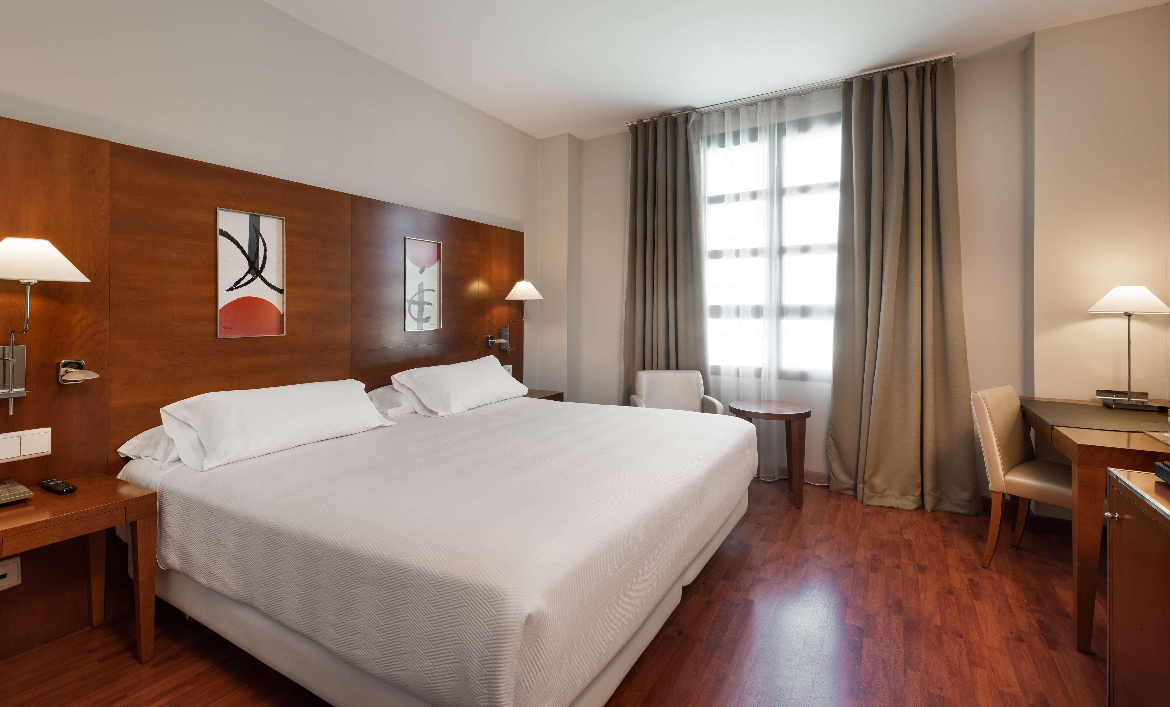 Ropa de cama de alta calidad y minibar 
