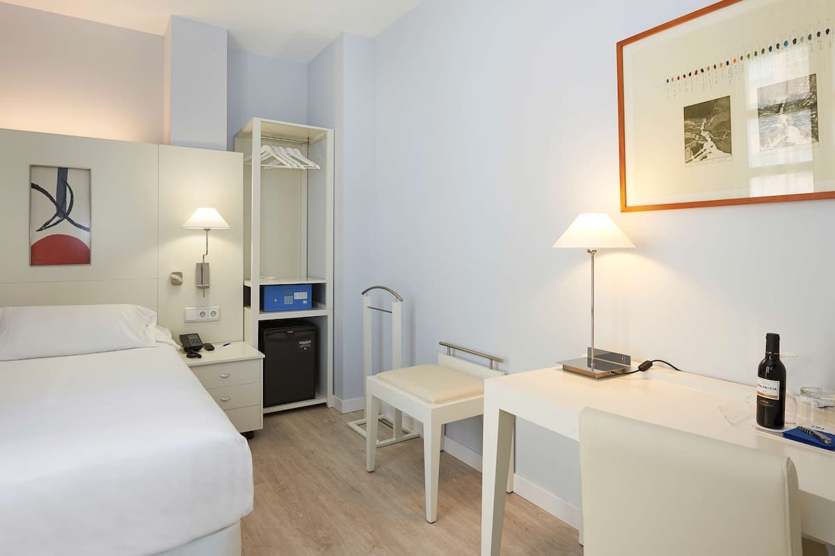 Standard Single Room | Premium bedding, minibar, in-room safe, desk