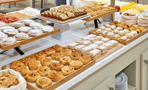 Desayuno buffet todos los días (con cargo)