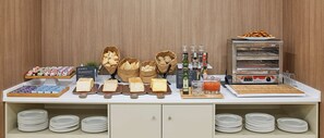Daily buffet breakfast for a fee - NH Valencia Las Ciencias Hotel (Valencia)