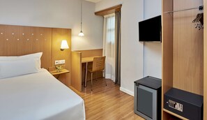 Chambre simple Standard | Literie de qualité, minibar, coffre-fort, bureau