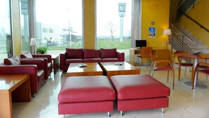 Lobby sitting area - Hotel Puerta Santander (Santander)