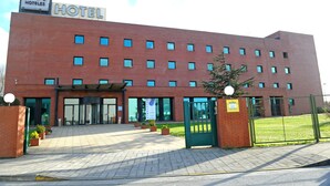 Front of property - Hotel Puerta Santander (Santander)