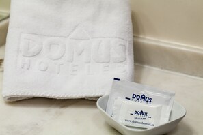 Shower, free toiletries, hair dryer, bidet