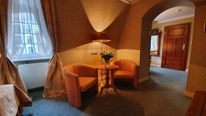 Minibar, in-room safe, individually decorated, individually furnished