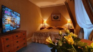 Minibar, coffres-forts dans les chambres, décoration personnalisée