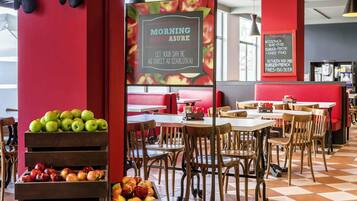 Daily buffet breakfast (PLN 55 per person)