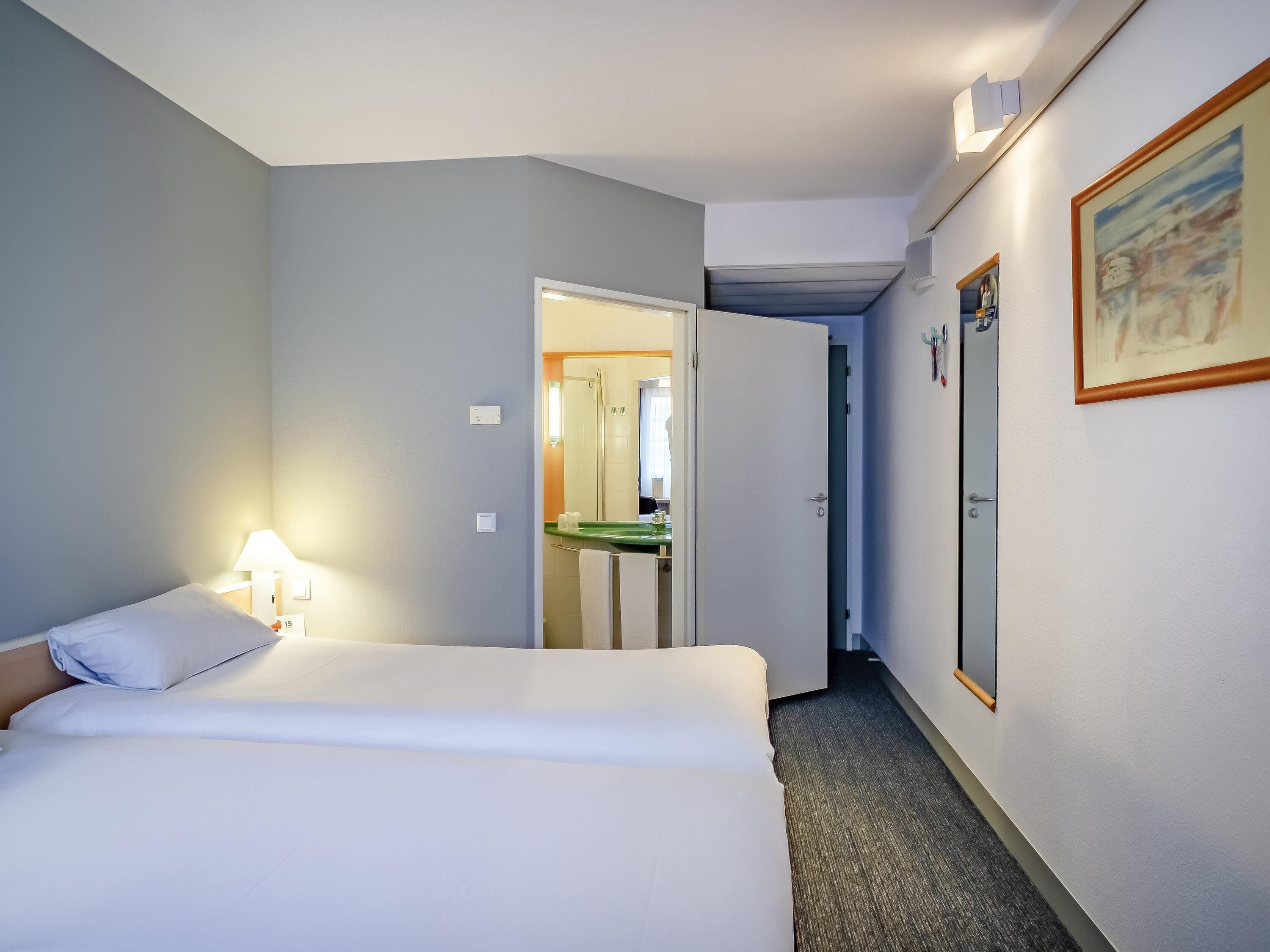 Standard Twin Room, 2 Twin Beds | In-room safe, desk, free cribs/infant beds, free WiFi