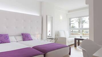 Coffres-forts dans les chambres, bureau, fer et planche Ă repasser