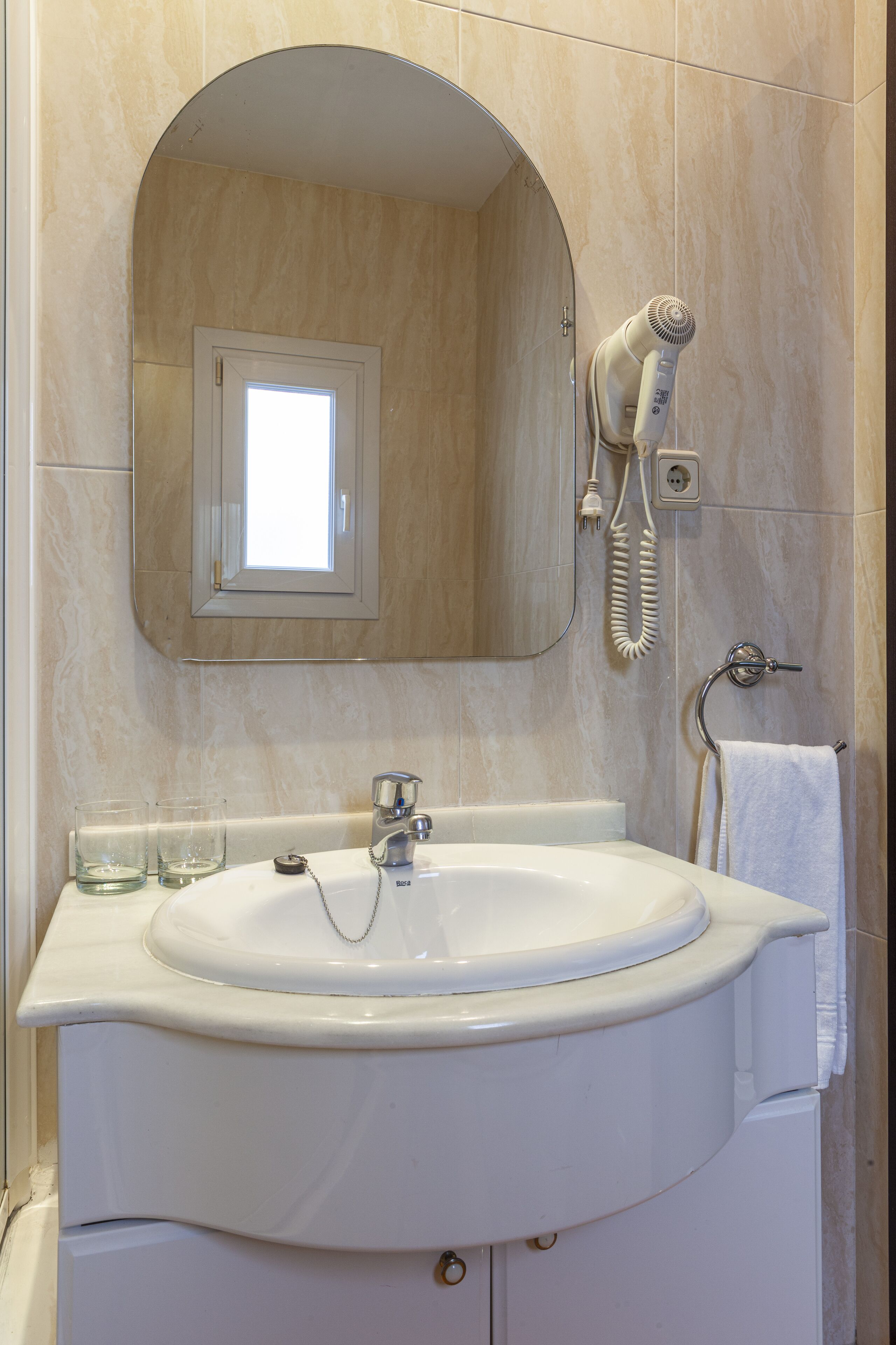 superior double or twin room | bathroom | combined shower/bathtub, free toiletries, hair dryer, towels