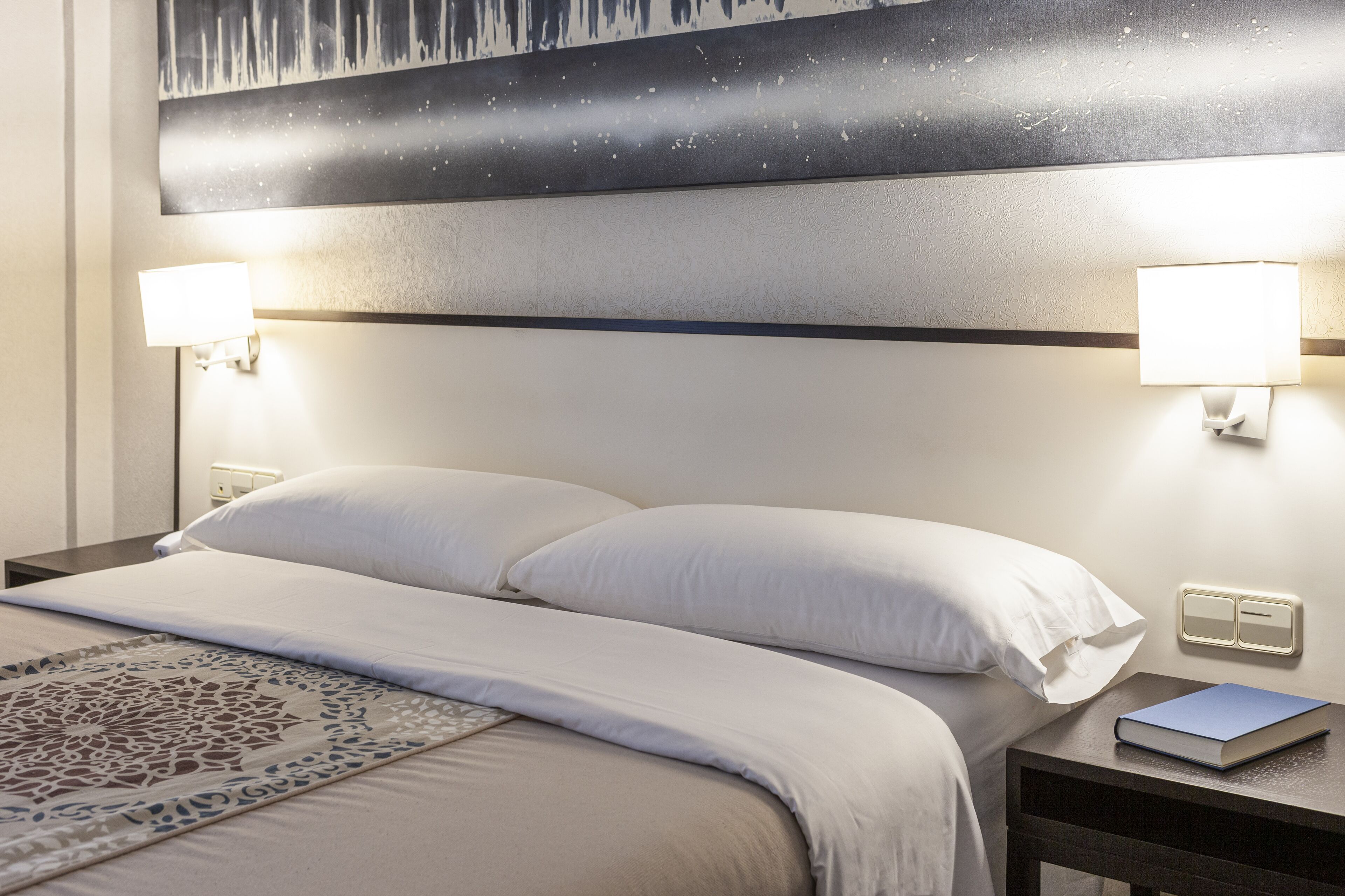 comfort double room | 1 bedroom, in-room safe, individually decorated, individually furnished