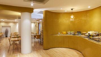 Buffet breakfast on weekends (EUR 13 per person)